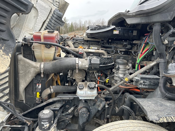 2017-massey-ferguson-8-image-48