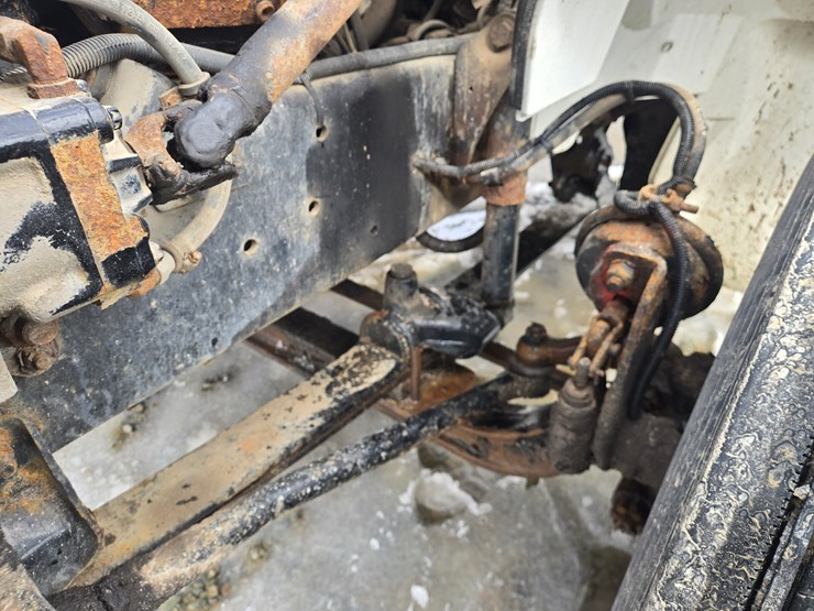 2001-massey-ferguson-8-image-40