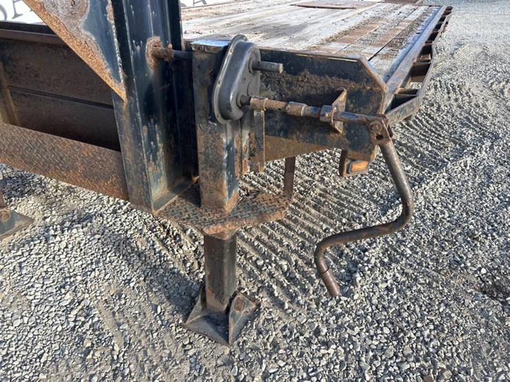 2016-massey-ferguson-8-image-23