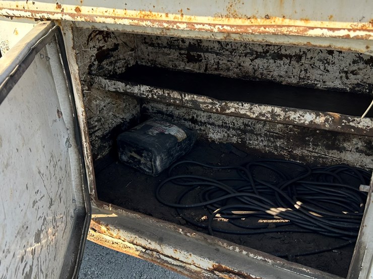 peterbilt-365-image-16