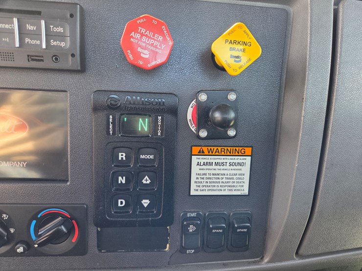 2013-peterbilt-337-image-49