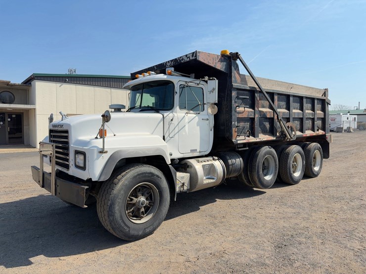 2001-mack-rd688s-image-1