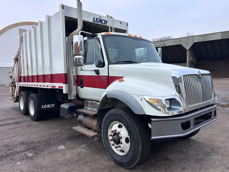 2003-international-7400-image-7