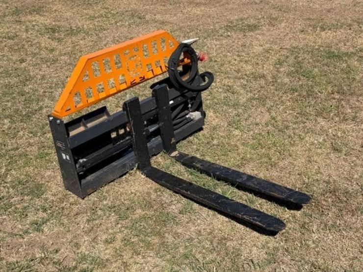 landhonor-skid-steer-hyd.-pallet-forks-image-2