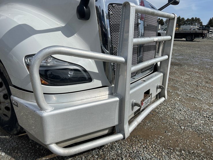 2017-kenworth-t680-image-11