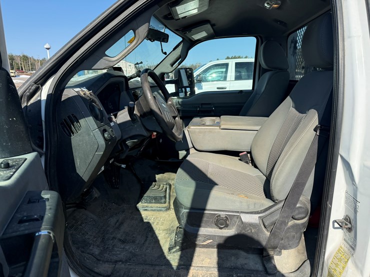 2011-ford-f550-xl-image-31