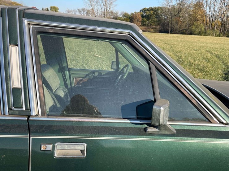 1980-lincoln-continental-town-car-image-18