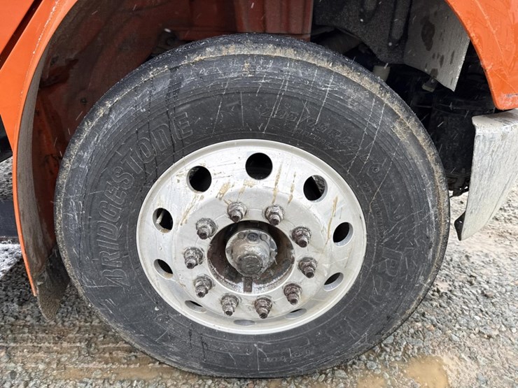 2016-massey-ferguson-8-image-52