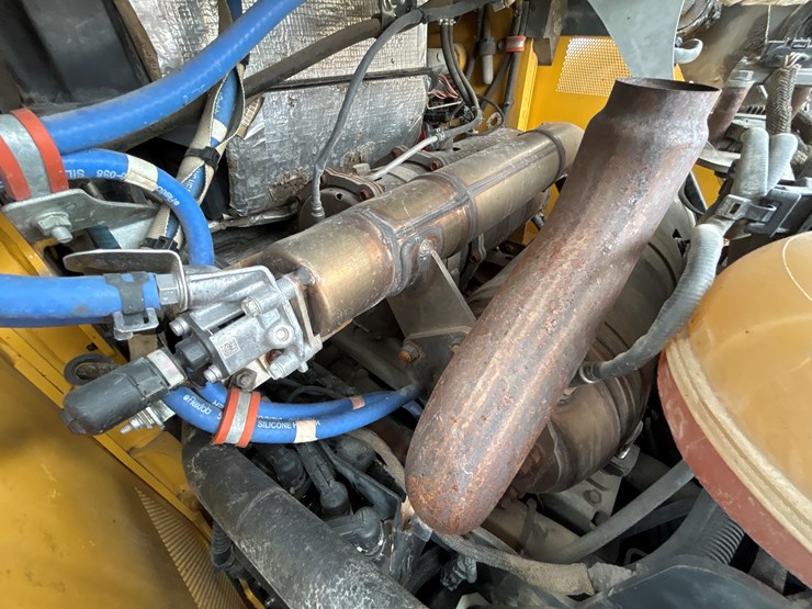 2020-deere-332g-image-34