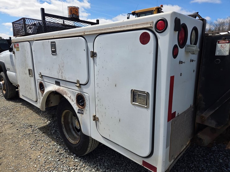 2003-chevrolet-3500-image-19