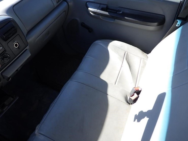 2005-ford-f450-image-33