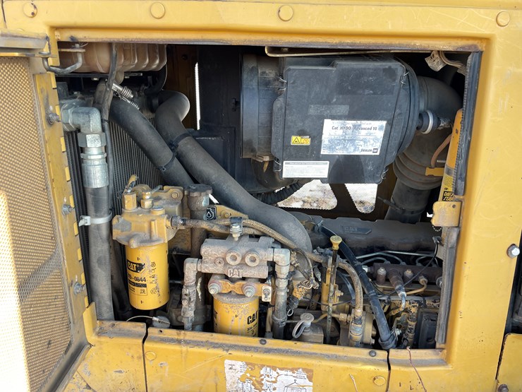 2011-caterpillar-d6k-image-14