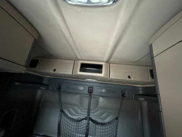 2017-massey-ferguson-8-image-77