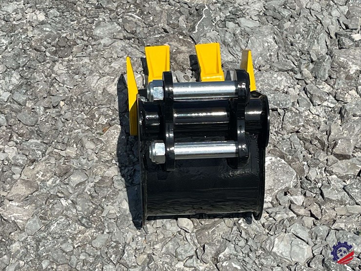 unused-2026-ce-8"-toothed-bucket-image-4