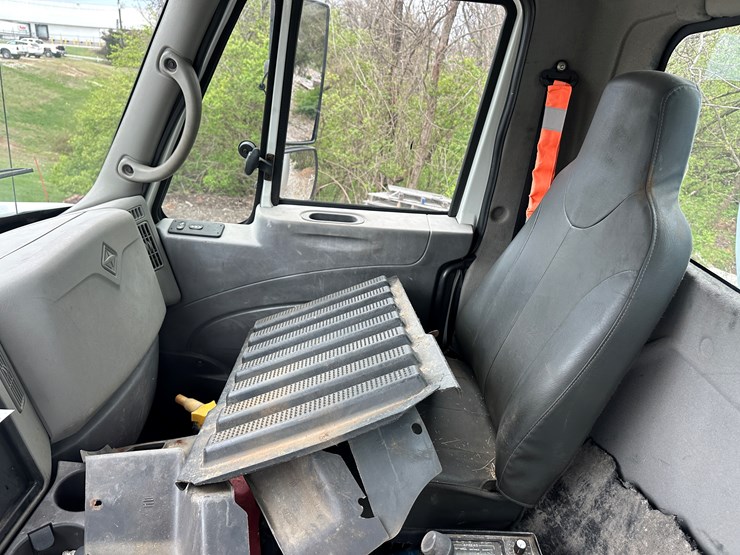 2007-international-7600-image-51