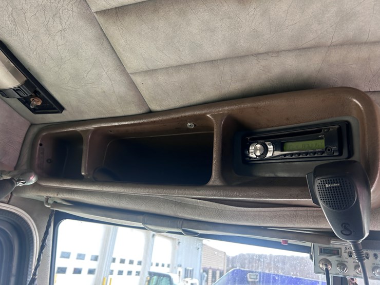 1999-peterbilt-379-image-61