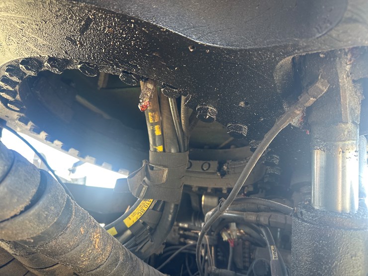 2011-deere-1270e-image-21