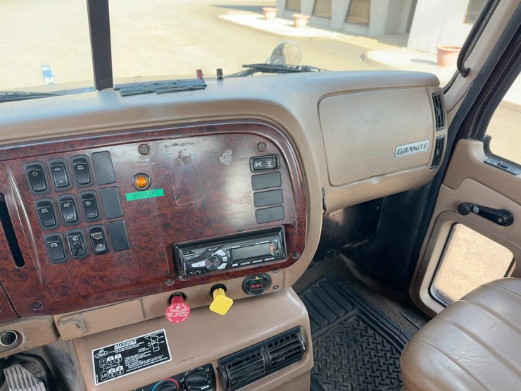 2006-mack-granite-cv713-image-32