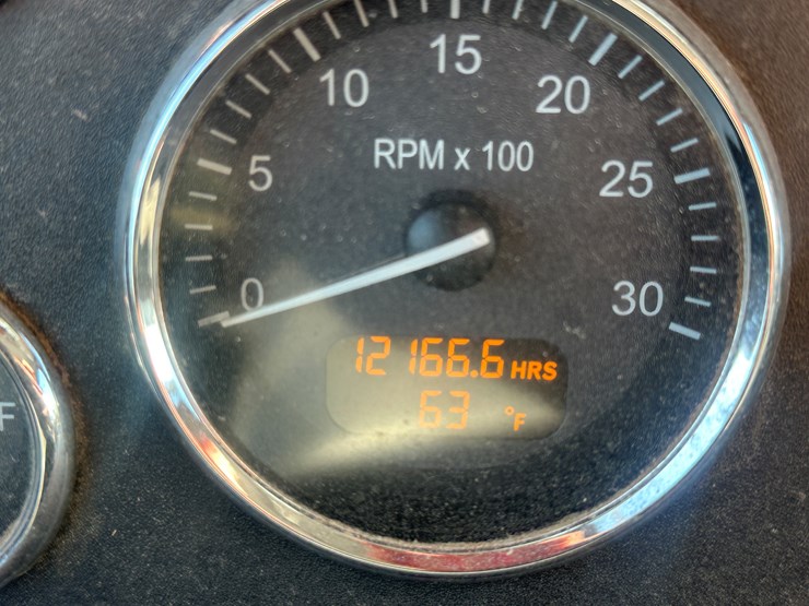 2015-peterbilt-337-image-36