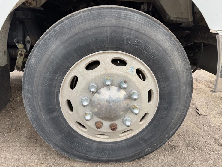 2003-peterbilt-330-image-74