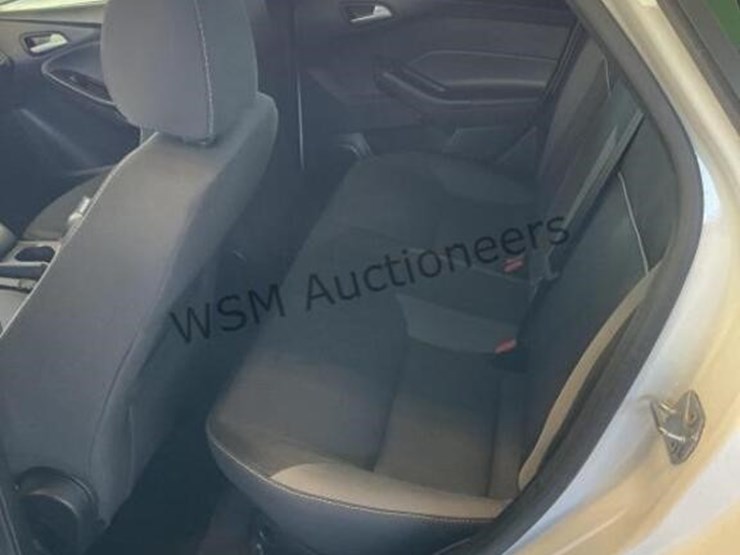 2014-ford-focus-se-sdn-image-24