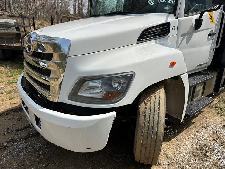 2020-hino-268-image-7