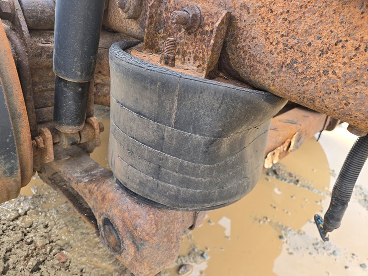 2014-massey-ferguson-8-image-34