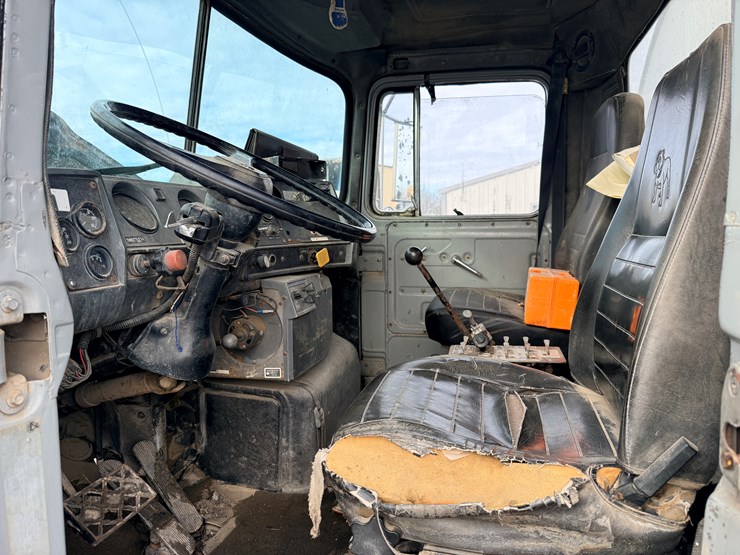 1988-mack-dm690s-image-54