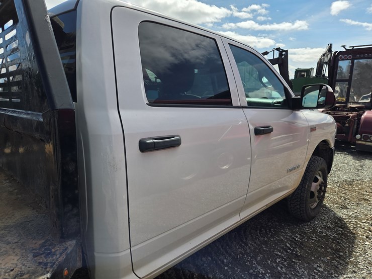 2019-dodge-3500hd-image-16