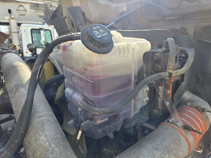 2012-international-7600-image-51