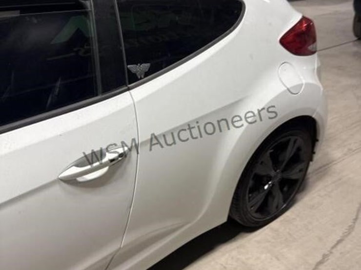 2016-hyundai-veloster-coupe-image-5