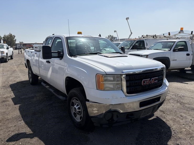 2012-gmc-sierra-2500-image-2