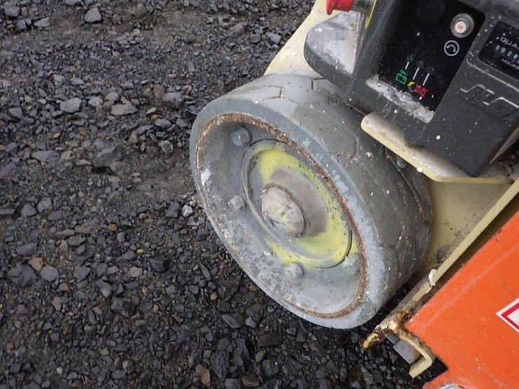 2014-jlg-1230es-image-16