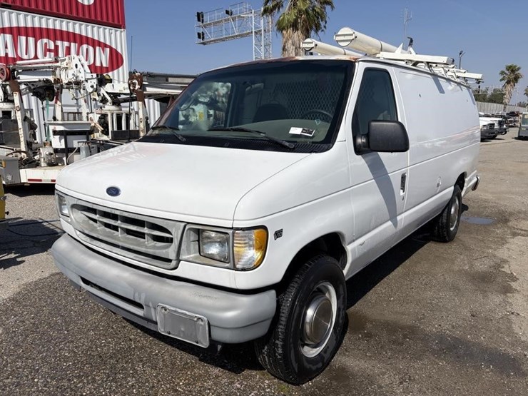 2002-ford-e350-image-1