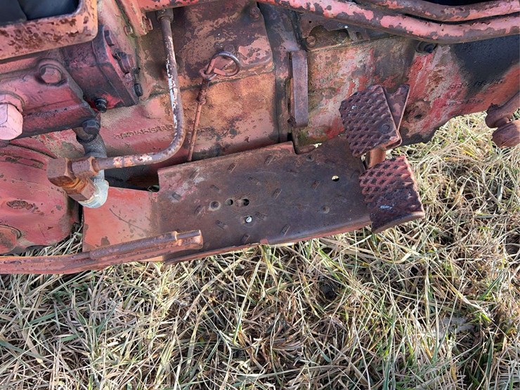 international-parts-tractor-image-22