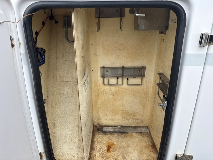 2015-ford-f550-image-21