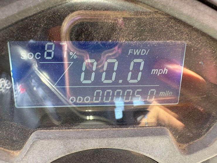 2023-bintelli-electric-golf-cart-w/-on-board-charger-(14-miles-showing)-image-9