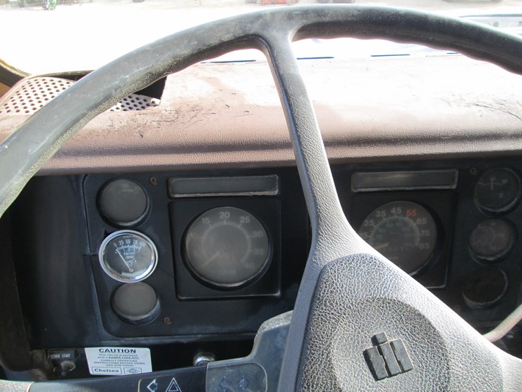 1981-international-s1800-image-38