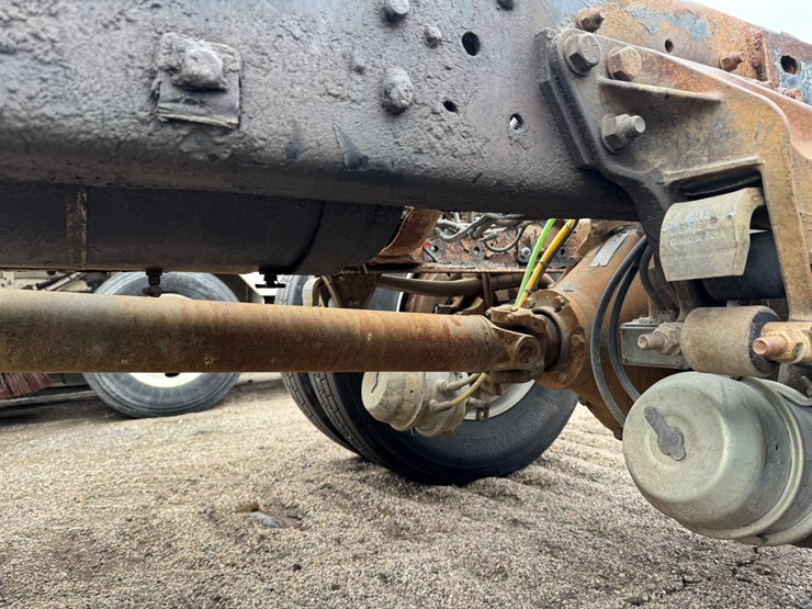 2005-gmc-t7500-image-49