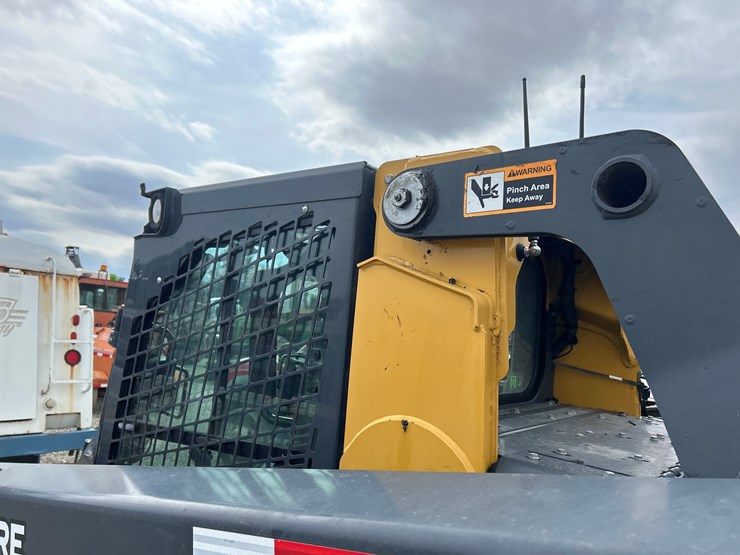 2020-deere-332g-image-37