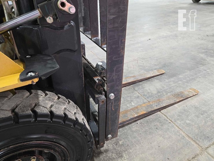 2021-caterpillar-gp25n-image-11