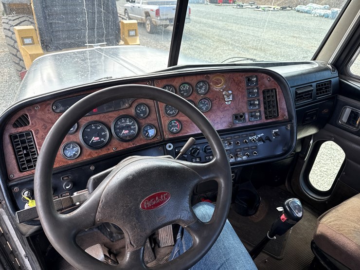 2004-peterbilt-378-image-43