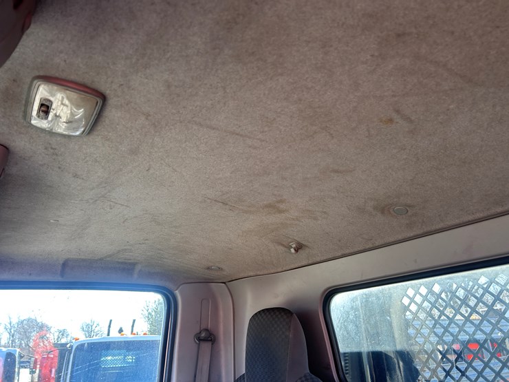 2012-isuzu-npr-image-42