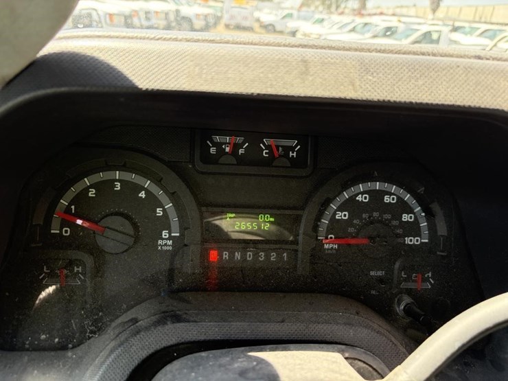 2011-ford-e350-image-16