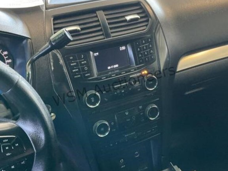 2016-ford-explorer-image-18