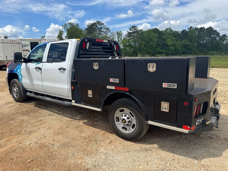 2017-chevrolet-silverado-2500-image-4