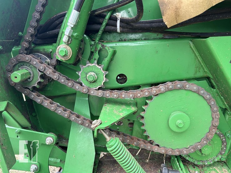 2011-john-deere-568-image-38