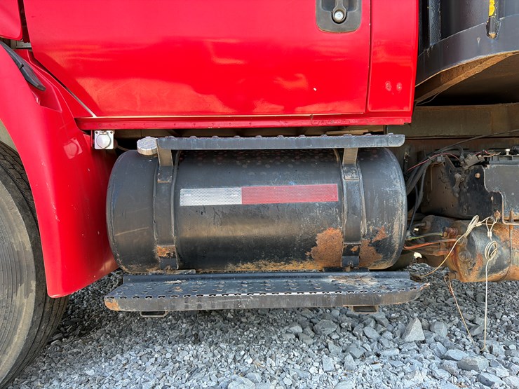 2005-international-durastar-4400-image-10