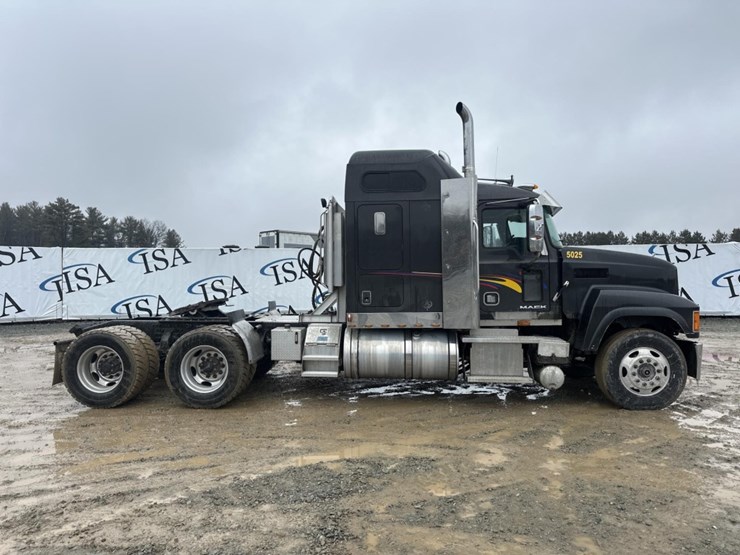 2009-massey-ferguson-8-image-6