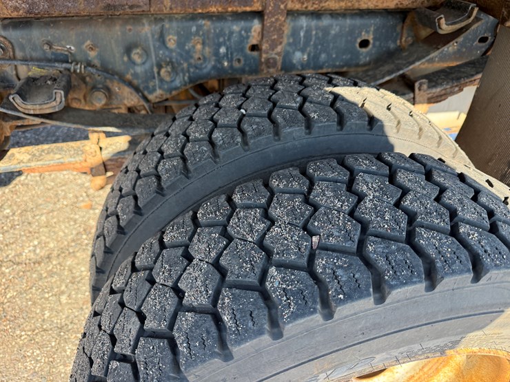 2014-ford-f550-xl-image-49